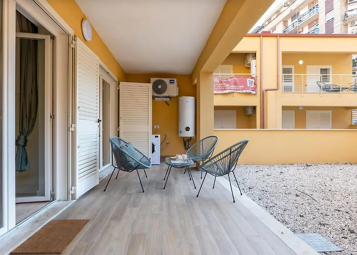 Urban Oasis With 30 Mq Patio And Free Garage Apartment *
