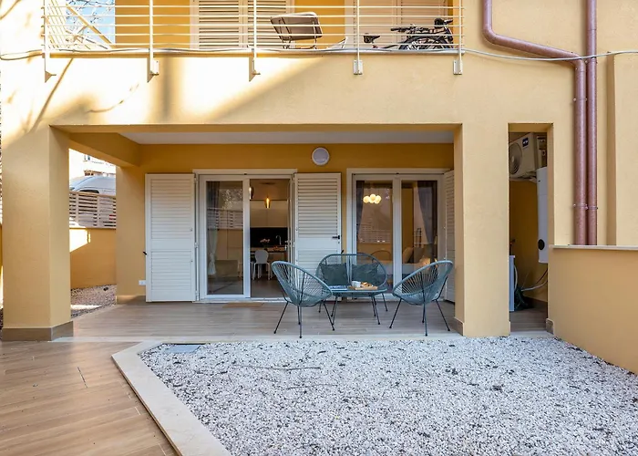 Apartment Urban Oasis With 30 Mq Patio And Free Garage